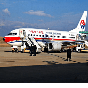 迪庆香格里拉机场空运航空快运业稳步发展的原因是什么？